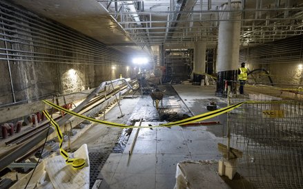 Nowa stacja w stanie surowym, trwają roboty wykończeniowe