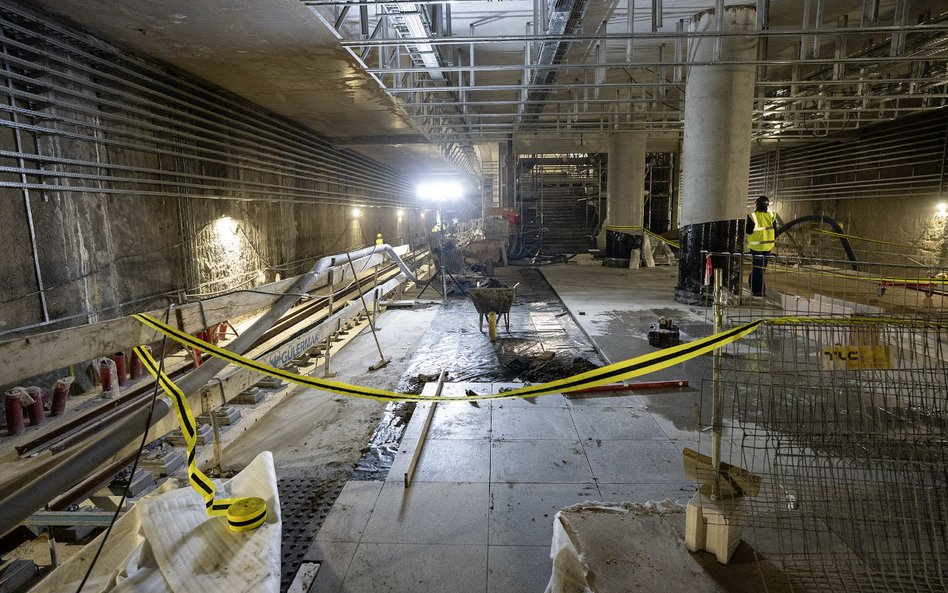 Nowa stacja w stanie surowym, trwają roboty wykończeniowe