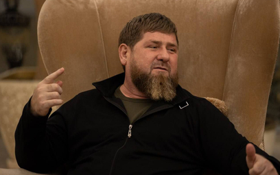 Czeczeński przywódca Ramzan Kadyrow, choć krytykował poczynania rosyjskiego MON na wojnie z Ukrainą,