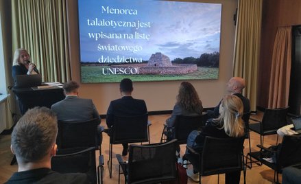 O atrakcjach Minorki opowiedziała podczas konferencji prasowej dyrektor Fundació Foment del Turisme 