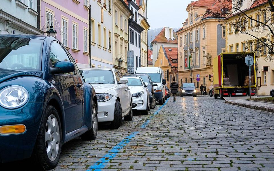 Gmina nie może żądać od inwestora obowiązku zapewnienia miejsc parkingowych - wyrok WSA