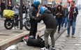Starcia włoskiej policji z protestującymi w Mediolanie