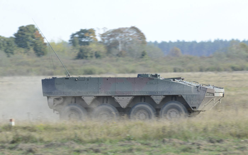 Transporter opancerzony do transportu obsług rakietowych zestawów przeciwpancernych Spike LR Rosomak