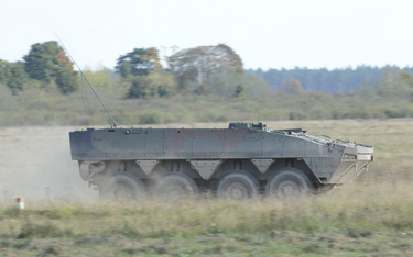 Transporter opancerzony do transportu obsług rakietowych zestawów przeciwpancernych Spike LR Rosomak