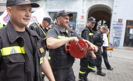 Mundurowi już protestują przeciwko niskim płacom i planom zmian w emeryturach. Na zdjęciu demonstrac