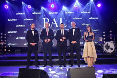 Statuetkę GWIAZDA ROKU 2020 w kategorii "Człowiek Roku" według czytelników "Parkietu" otrzymali Pawe