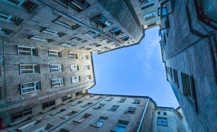 Kamienice i działki zreprywatyzowane wbrew prawu zostaną zwrócone miastu Warszawa