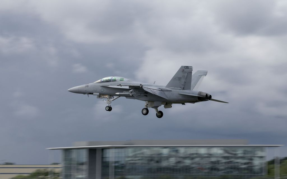 Boeing kontra Bombardier. Kanada kupi używane samoloty wojskowe F-18