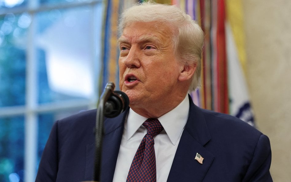 Donald Trump wymusza inwestycje w USA, a opornych strarszy wysokimi cłąmi