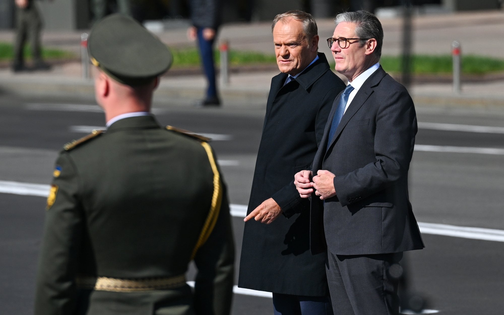 Polisa na Trumpa. Tusk i Starmer podpiszą w Londynie traktat o obronności. Polska poza grupą E3