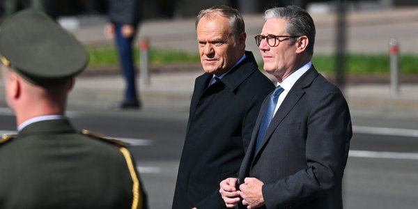 Polisa na Trumpa. Tusk i Starmer podpiszą w Londynie traktat o obronności. Polska poza grupą E3