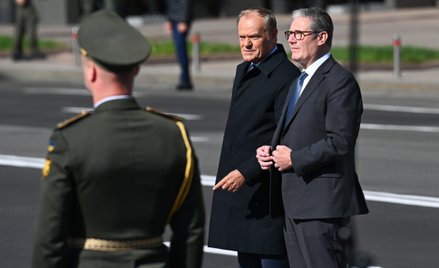 Premier RP Donald Tusk i premier Wielkiej Brytanii Keir Starmer