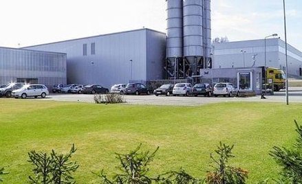 Megaron: Niepewnie w Polsce