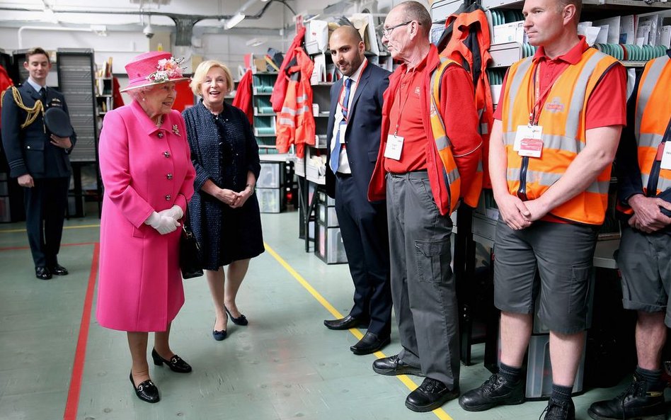 Spotkanie królowej z pracownikami Royal Mail Windsor.
