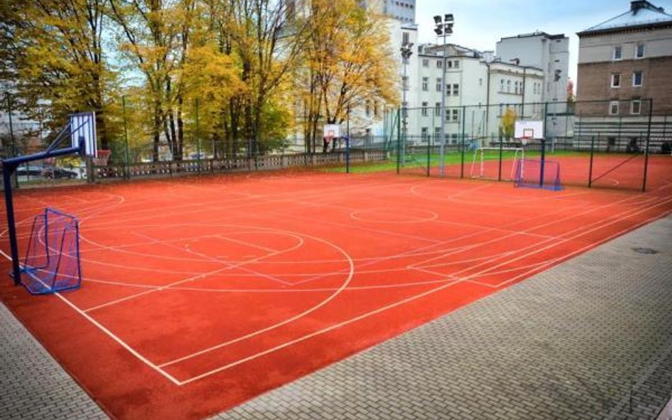 Warszawa nie otworzy boisk, bibliotek i przedszkoli