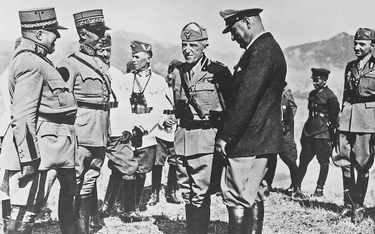 W 1938 r. Benito Mussolini zmusił króla Włoch Wiktora Emanuela III do podpisania faszystowskich usta