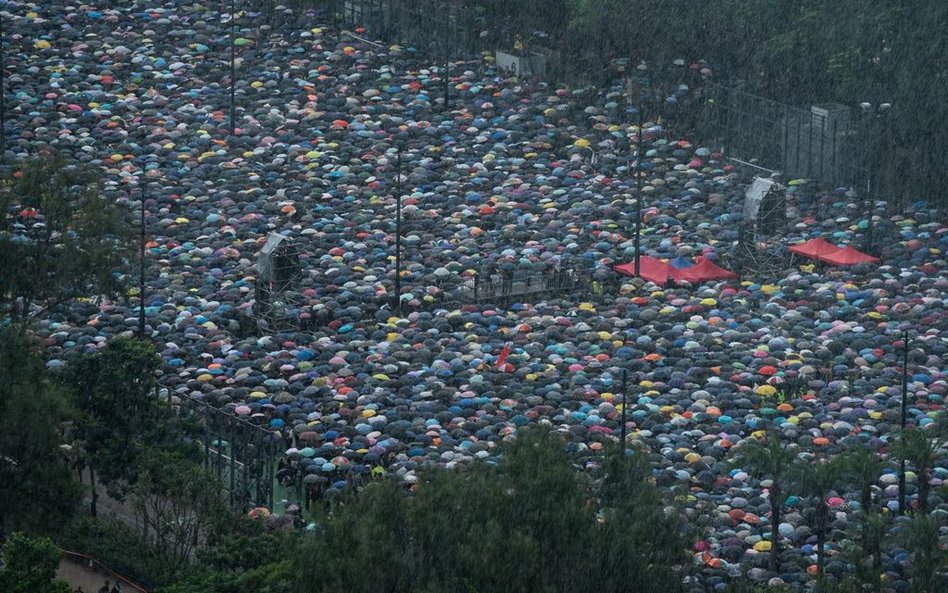 11 tydzień demonstracji w Hongkongu. "Demokracja, teraz!"