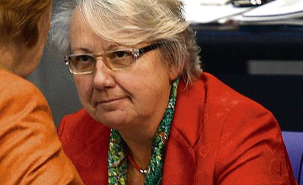 Annette Schavan bez doktoratu, ale z pełnym poparciem kanclerz Angeli Merkel (z lewej)