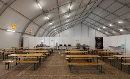 Warszawa, punkt pomocy humanitarnej przy Dworcu Wschodnim