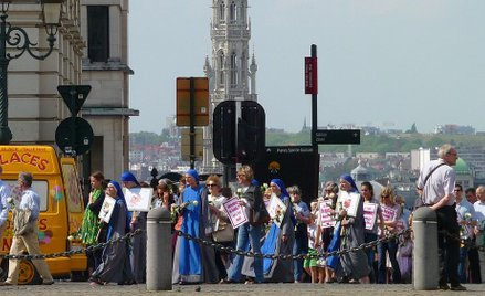 Bruksela, „niemy marsz” organizacji pro life przeciwko aborcji i eutanazji