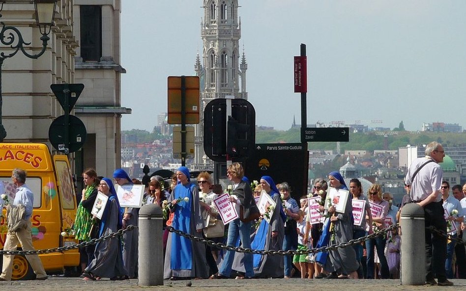 Bruksela, „niemy marsz” organizacji pro life przeciwko aborcji i eutanazji