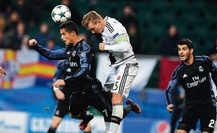 Legii w Warszawie udało się zremisować z Realem Madryt. Na zdjęciu Cristiano Ronaldo, Jakub Rzeźnicz