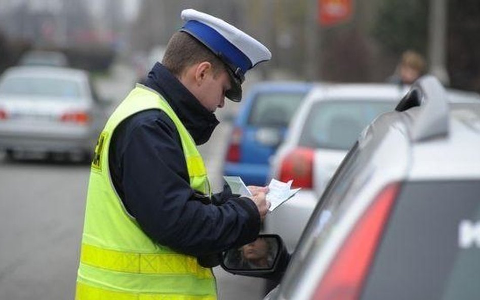 Polacy mandaty płacą kartami