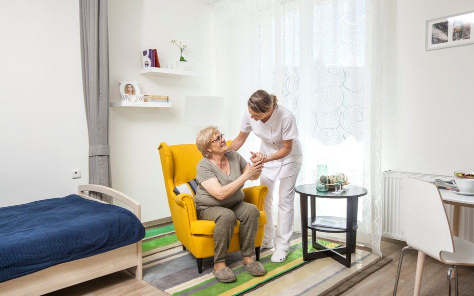 Przybywa prywatnych placówek opiekuńczych dla seniorów, ale potrzeba też mieszkań.