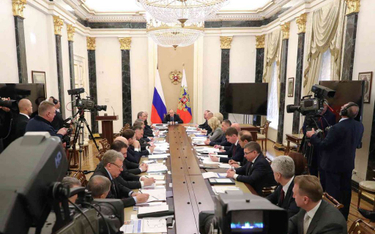Kreml: Putin chroniony przed wirusem przez całą dobę