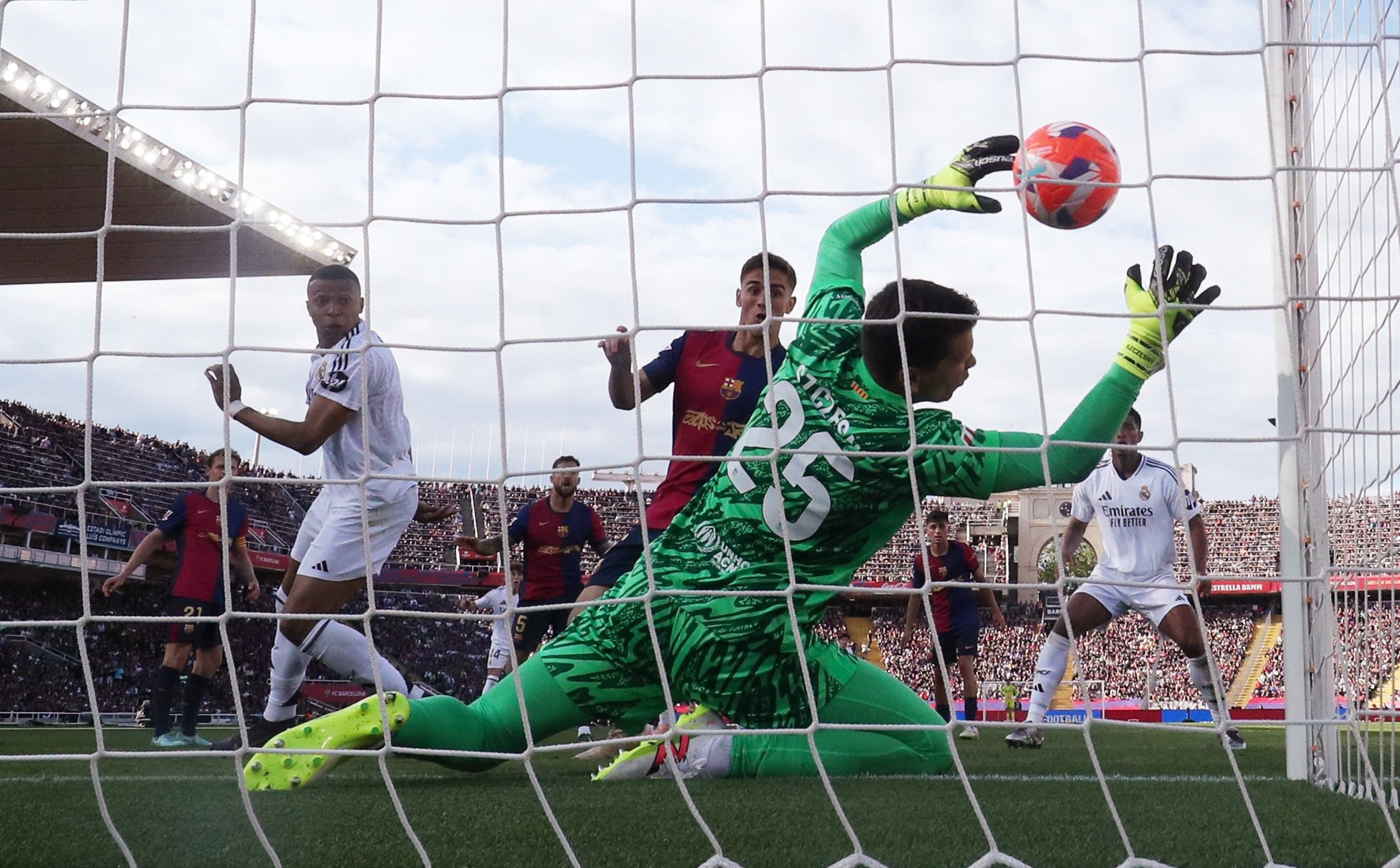 Robert Lewandowski obejrzał genialne El Clasico. Barcelonie nic już nie odbierze mistrzostwa