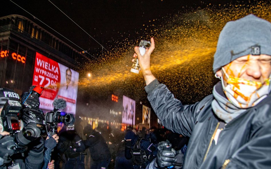 Według prawników policja będzie przegrywać sprawy o zatrzymania demonstrantów Strajku Kobiet