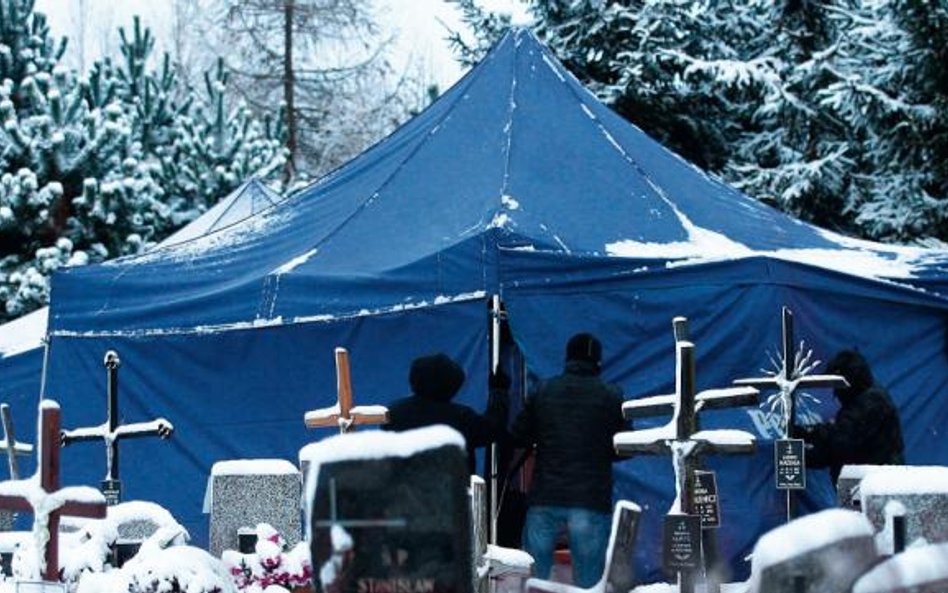 Ekshumacja szczątków Katarzyny Z. odbyła się na krakowskim cmentarzu w styczniu 2012 r.