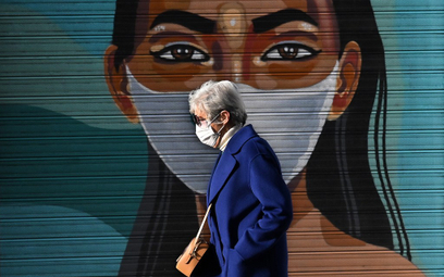 Problem pandemii i noszenia maseczek w Madrycie trafił już do street artu
