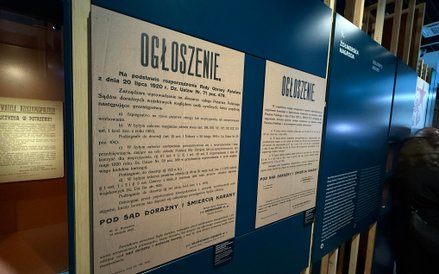 Wywieszono oficjalne ogłoszenia polskiego rządu, m.in. to o karaniu śmiercią szpiegostwa