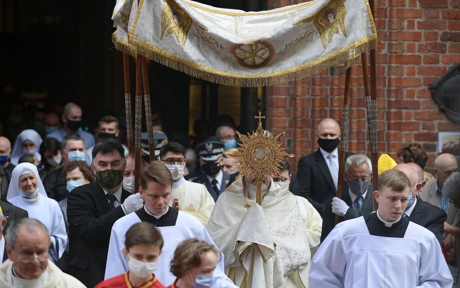 Procesja z Najświętszym Sakramentem z okazji Uroczystości Najświętszego Ciała i Krwi Chrystusa na ul