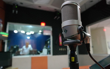 Zwolniony dyscyplinarnie dziennikarz „Trójki" wraca do radia