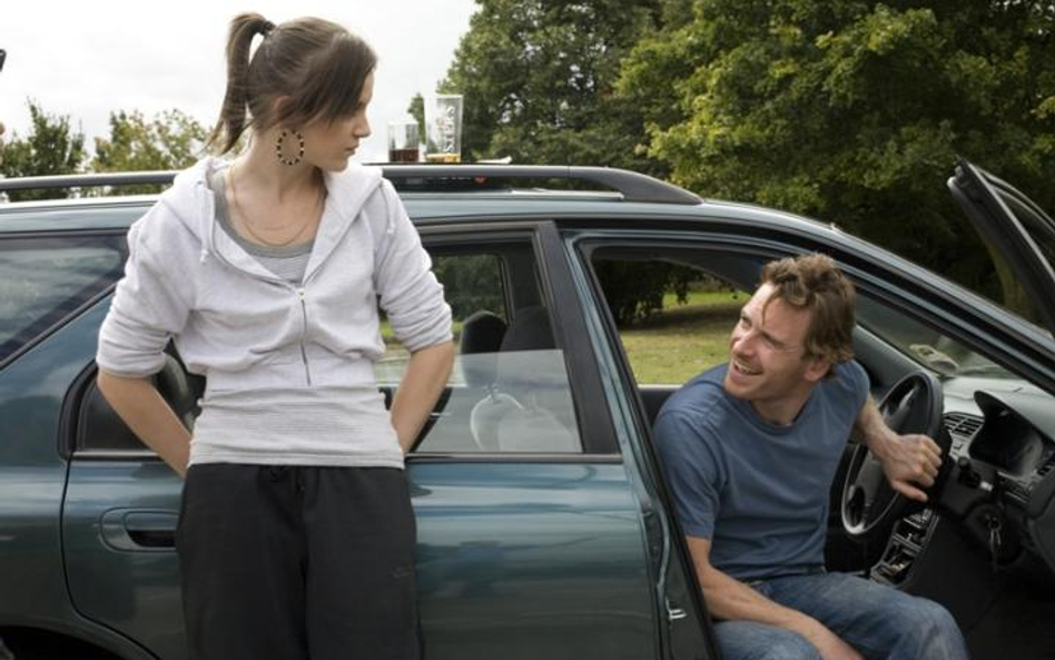 Katie Jarvis i Michael Fassbender w „Fish Tank”