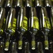 Francuski biznesmen wymyślił nowe wino. Jest przyjemnie niebieskie