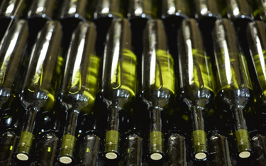 Francuski biznesmen wymyślił nowe wino. Jest przyjemnie niebieskie