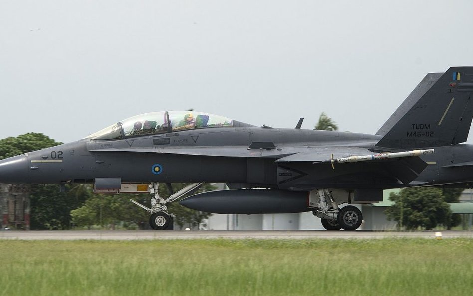 Malezyjski F/A-18D Hornet podczas wspólnych ćwiczeń z lotnictwem amerykańskim w 2014 r. Fot./USAF.