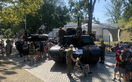 Na Cytadeli pojawił się sprzęt wojskowy, m.in. czołgi i wozy bojowe