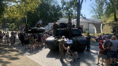 Na Cytadeli pojawił się sprzęt wojskowy, m.in. czołgi i wozy bojowe