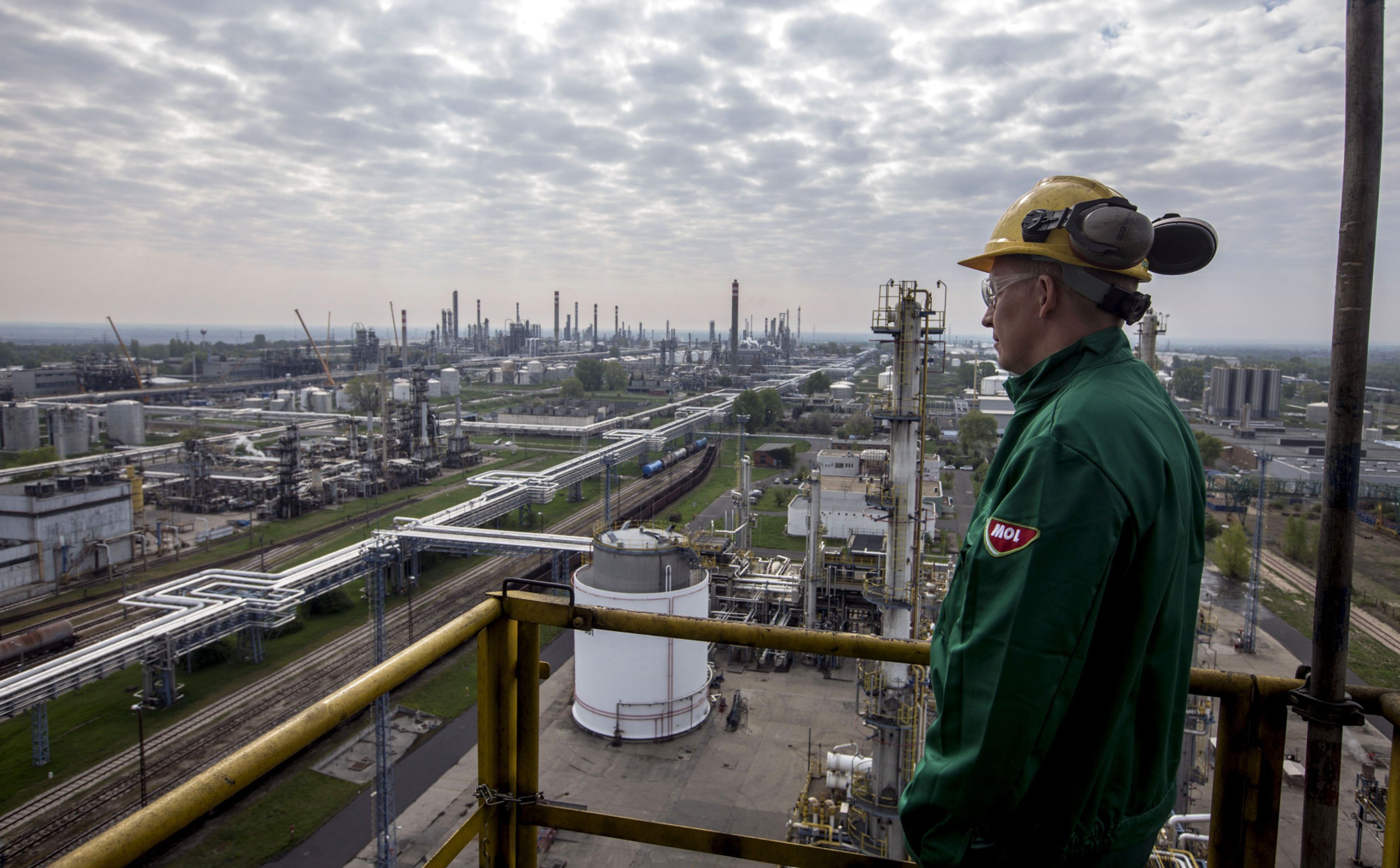Serbia i Gazprom kusi MOL nową propozycją. W Białym Domu tyka zegar sankcji