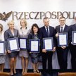 Nagrodzeni naczelnicy urzędów skarbowych. Od lewej: Ewa Usowicz - zastępca redaktora naczelnego „Rrz