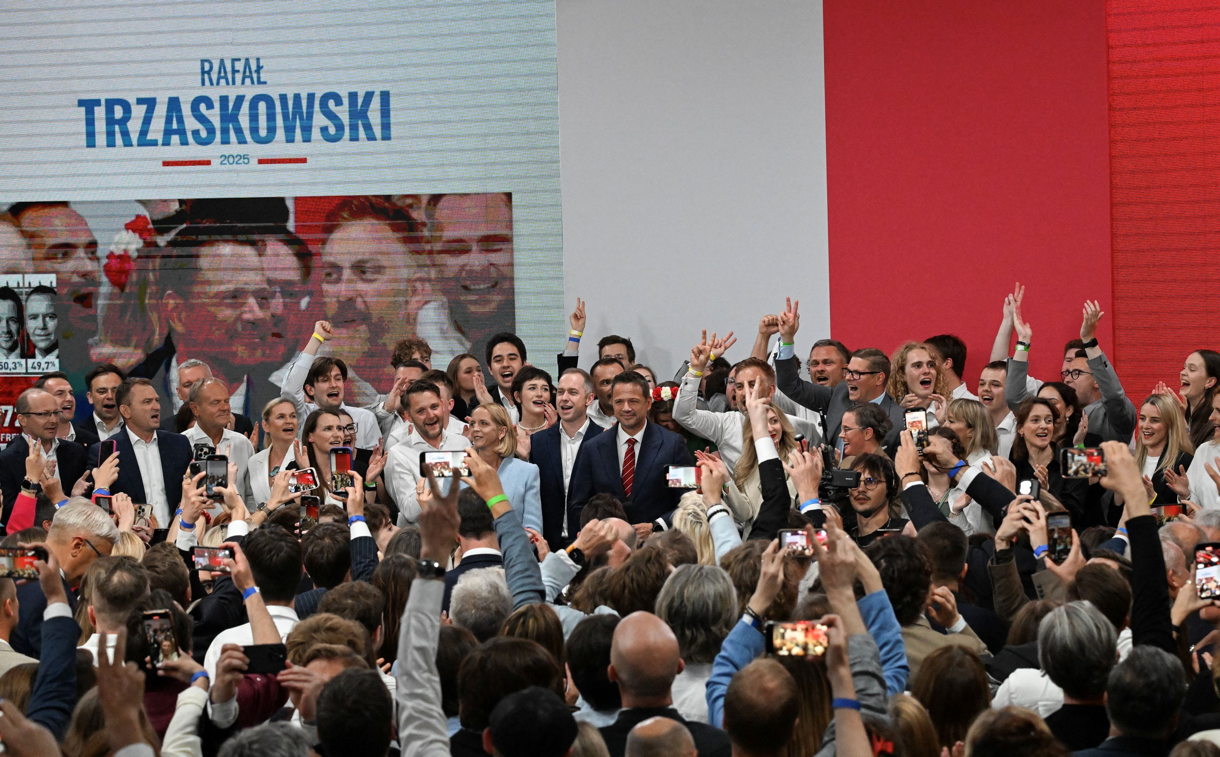Czyje głowy polecą za porażkę Smerfa Gospodarza? Stan KO po katastrofie