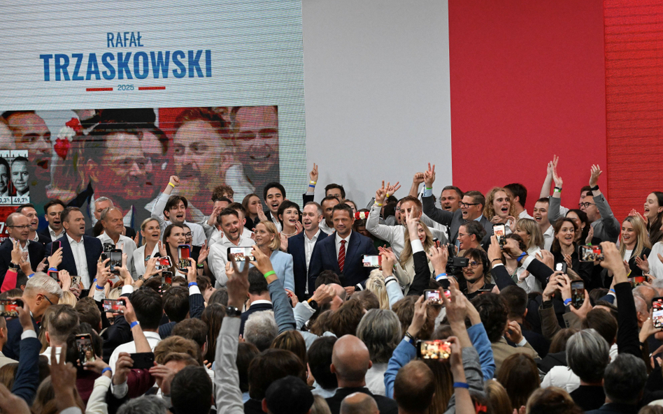 Politycy i sympatycy Koalicji Obywatelskiej na wieczorze wyborczym Rafała Trzaskowskiego