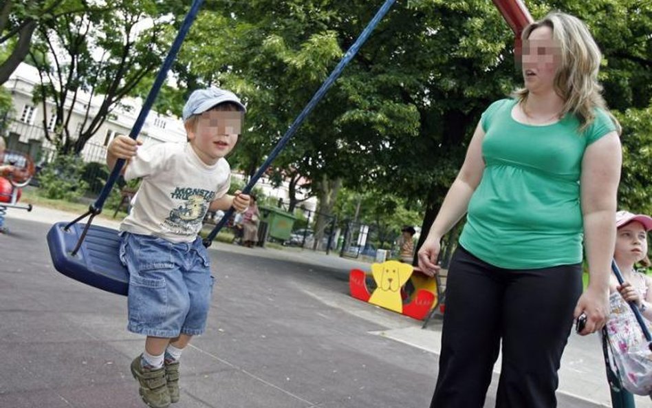 Kto się musi zgodzić na zmianę nazwiska dziecka