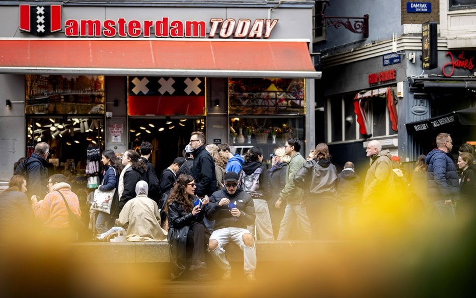 Amsterdam chciał mniej turystów, a znowu padł rekord. Mieszkańcy idą do sądu