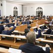 Senat uchwalił nowelizację ustaw antycovidowych. Są poprawki
