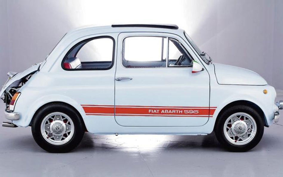 Fiat 500 Abarth Evocazione – miejski zawodnik ze sportową duszą. To model z 1968 roku, odrestaurowan